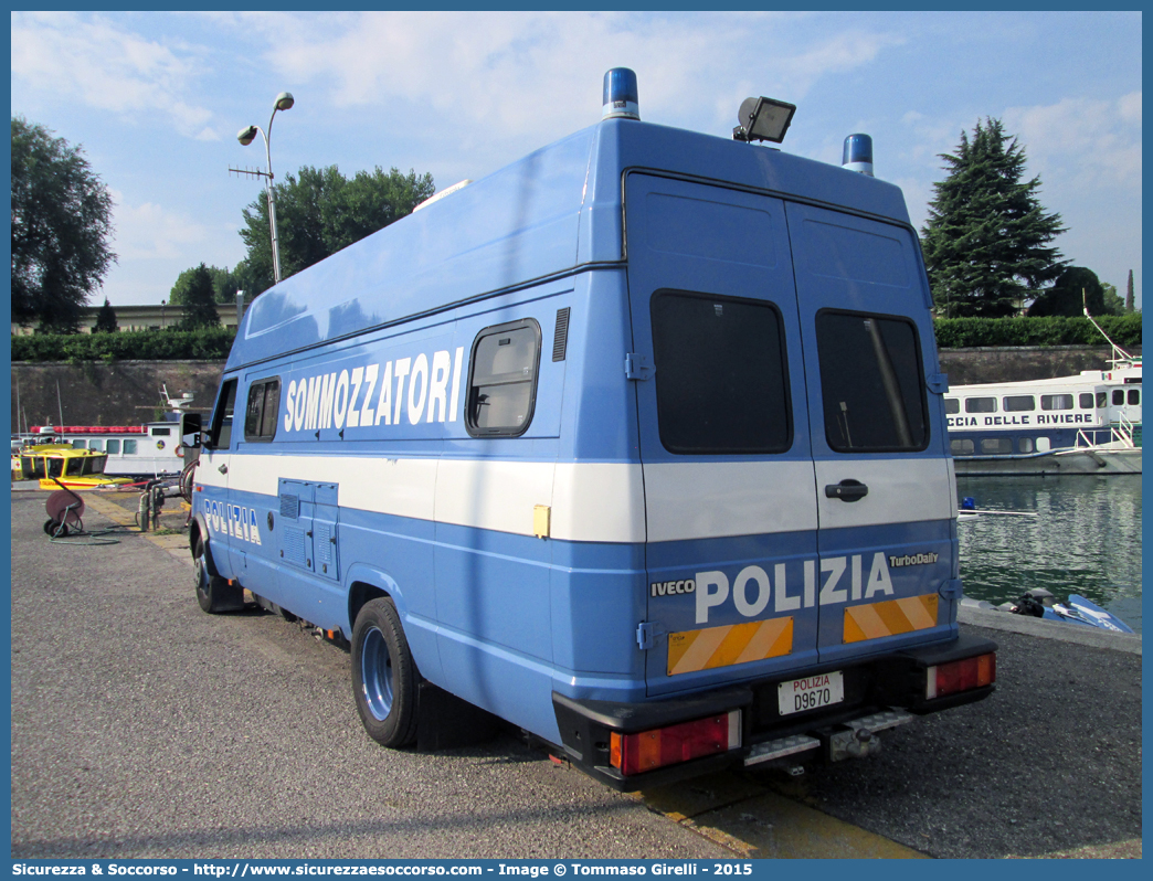 Polizia D9670
Polizia di Stato
Polizia del Mare
Iveco Daily 49-12 II serie
(variante)
Parole chiave: PS;P.S.;Pubblica;Sicurezza;Polizia;di;Stato;del;Mare;Iveco;Daily;49-12;49.12;49;12;D9670