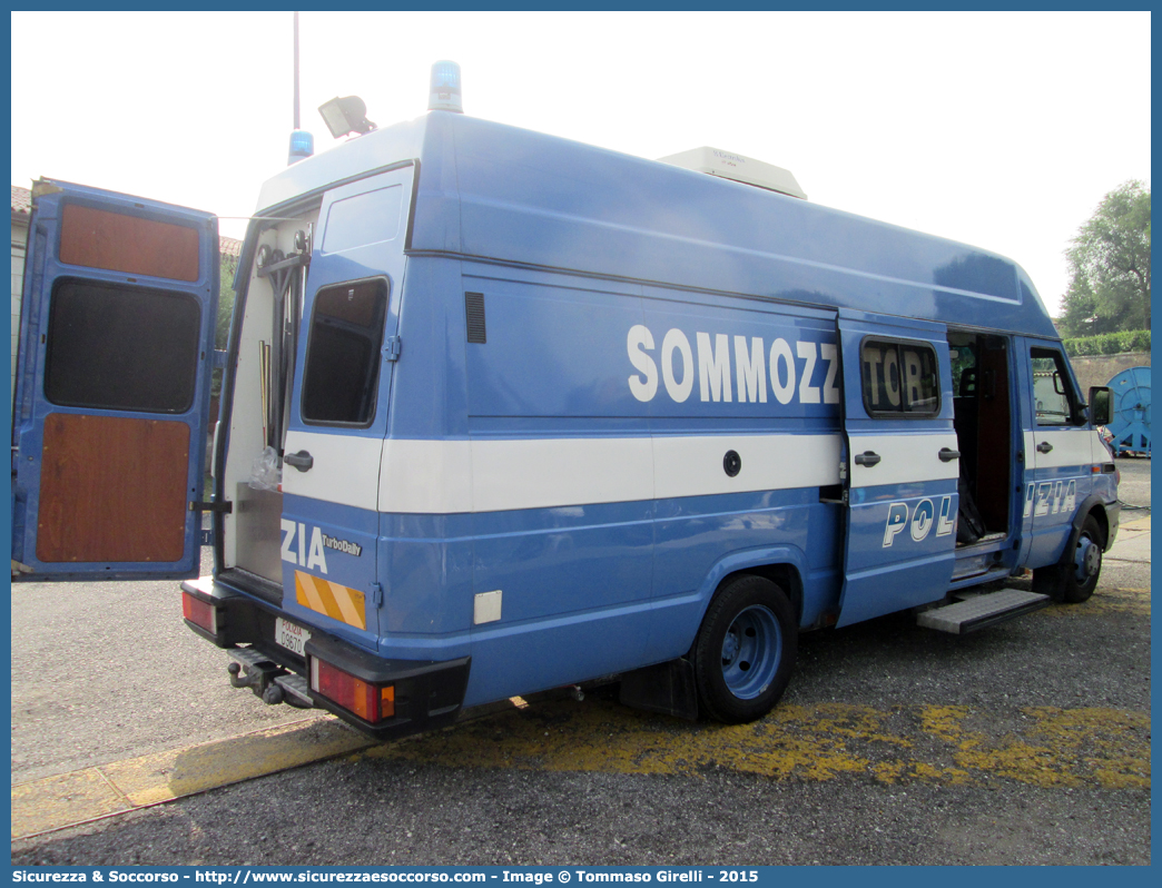 Polizia D9670
Polizia di Stato
Polizia del Mare
Iveco Daily 49-12 II serie
(variante)
Parole chiave: PS;P.S.;Pubblica;Sicurezza;Polizia;di;Stato;del;Mare;Iveco;Daily;49-12;49.12;49;12;D9670