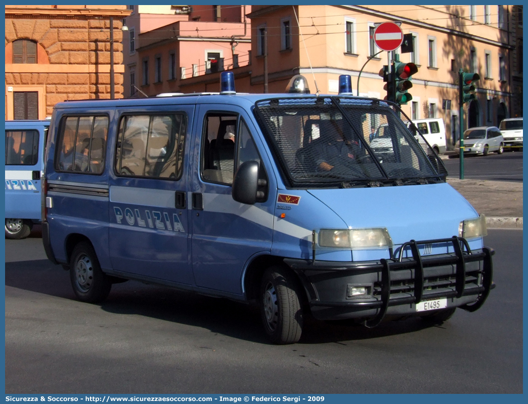 Polizia E1495
Polizia di Stato
Reparto Mobile
Fiat Ducato II serie
Allestitore Elevox S.r.l.
Parole chiave: PS;P.S.;Polizia;di;Stato;Reparto;Mobile;Ordine;Pubblico;Fiat;Ducato;Elevox