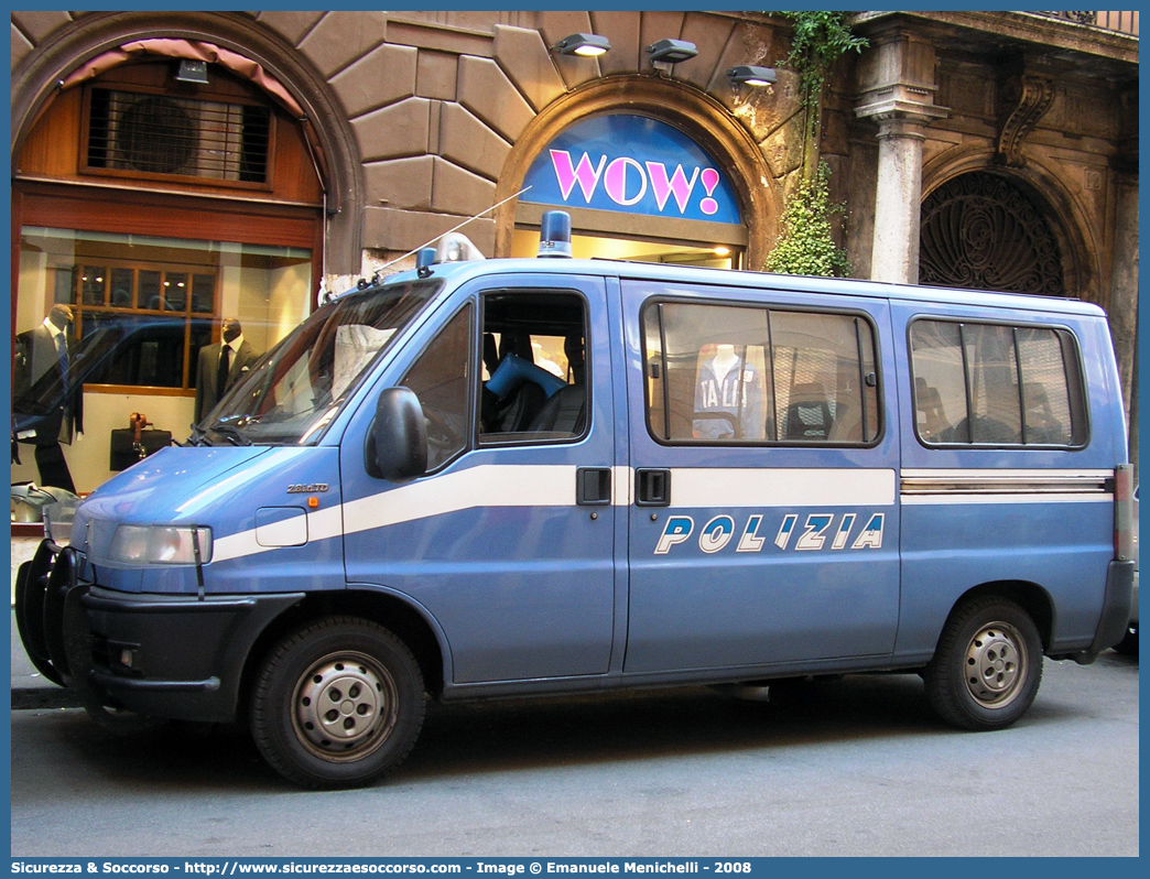 Polizia E1502
Polizia di Stato
Reparto Mobile
Fiat Ducato II serie
Allestitore Elevox S.r.l.
Parole chiave: PS;P.S.;Polizia;di;Stato;Reparto;Mobile;Ordine;Pubblico;Fiat;Ducato;Elevox