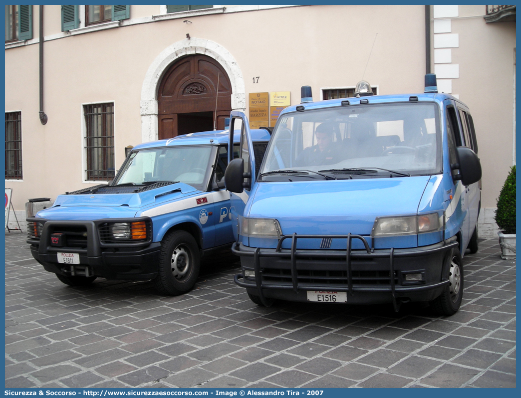 Polizia E1516
Polizia di Stato
Reparto Mobile
Fiat Ducato II serie
Allestitore Elevox S.r.l.
Parole chiave: PS;P.S.;Polizia;di;Stato;Reparto;Mobile;Ordine;Pubblico;Fiat;Ducato;Elevox