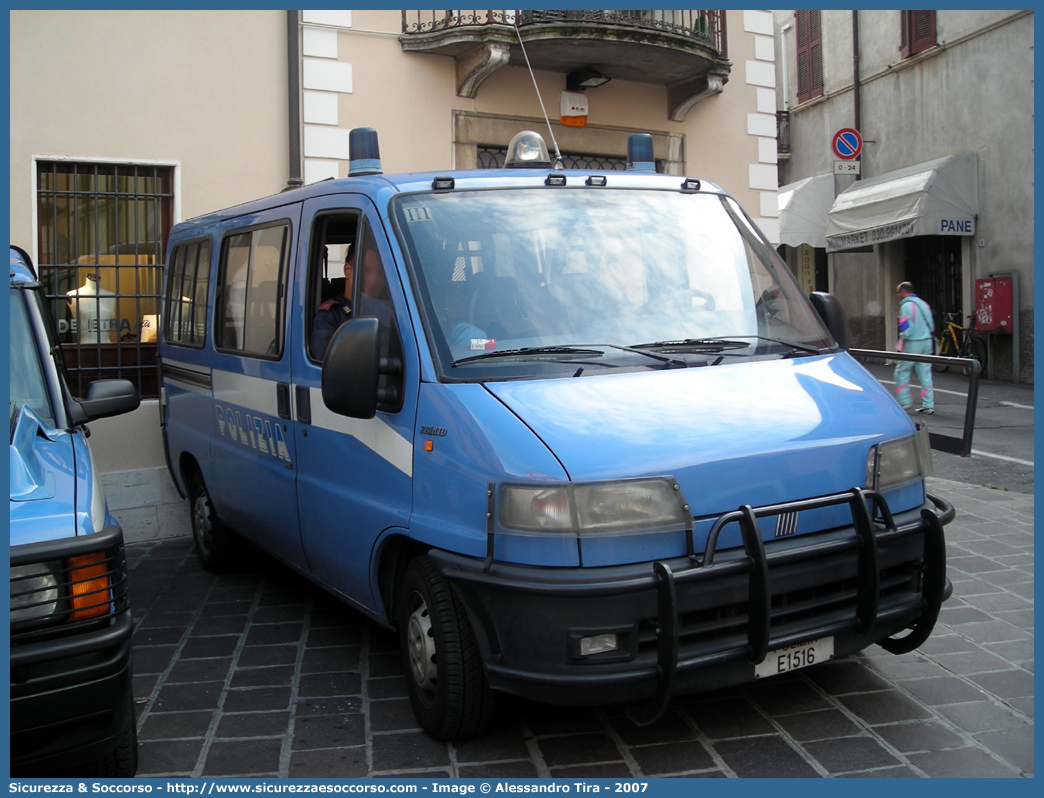 Polizia E1516
Polizia di Stato
Reparto Mobile
Fiat Ducato II serie
Allestitore Elevox S.r.l.
Parole chiave: PS;P.S.;Polizia;di;Stato;Reparto;Mobile;Ordine;Pubblico;Fiat;Ducato;Elevox