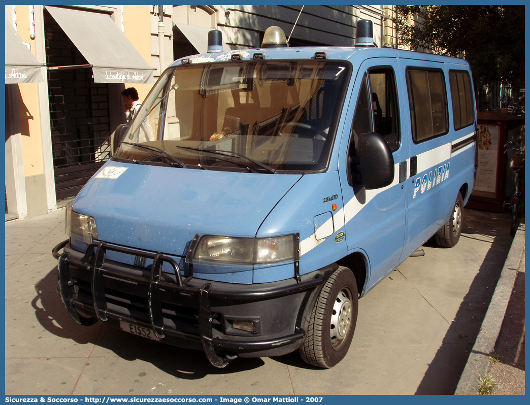 Polizia E1552
Polizia di Stato
Reparto Mobile
Fiat Ducato II serie
Allestitore Elevox S.r.l.
Parole chiave: PS;P.S.;Polizia;di;Stato;Reparto;Mobile;Ordine;Pubblico;Fiat;Ducato;Elevox