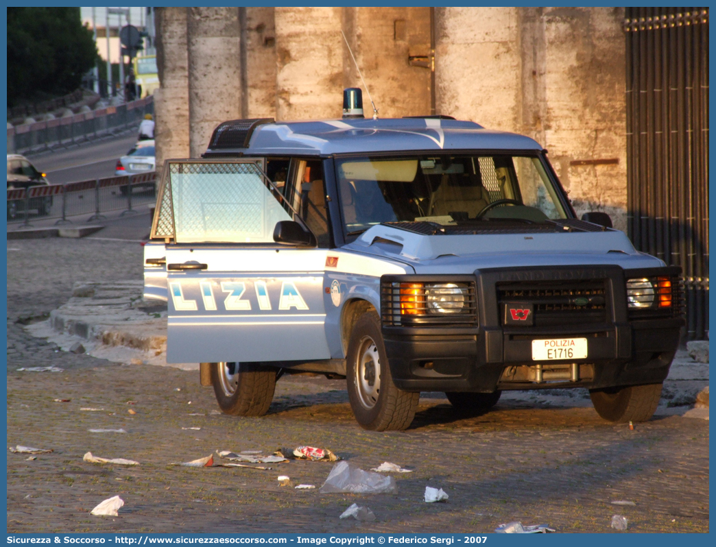 Polizia E1716
Polizia di Stato
Reparto Mobile
Land Rover Discovery II serie
Allestitore Carrozzeria Marazzi S.p.A.
Parole chiave: PS;P.S.;Polizia;di;Stato;Reparto;Mobile;Ordine;Pubblico;Land Rover;Discovery;Marazzi