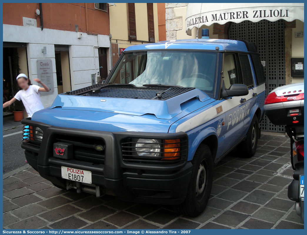 Polizia E1807
Polizia di Stato
Reparto Mobile
Land Rover Discovery II serie
Allestitore Carrozzeria Marazzi S.p.A.
Parole chiave: PS;P.S.;Polizia;di;Stato;Reparto;Mobile;Ordine;Pubblico;Land Rover;Discovery;Marazzi