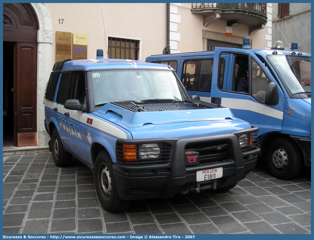 Polizia E1811
Polizia di Stato
Reparto Mobile
Land Rover Discovery II serie
Allestitore Carrozzeria Marazzi S.p.A.
Parole chiave: PS;P.S.;Polizia;di;Stato;Reparto;Mobile;Ordine;Pubblico;Land Rover;Discovery;Marazzi