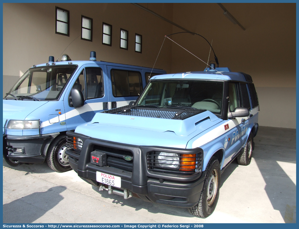 Polizia E1865
Polizia di Stato
Reparto Mobile
Land Rover Discovery II serie
Allestitore Carrozzeria Marazzi S.p.A.
Parole chiave: PS;P.S.;Polizia;di;Stato;Reparto;Mobile;Ordine;Pubblico;Land Rover;Discovery;Marazzi