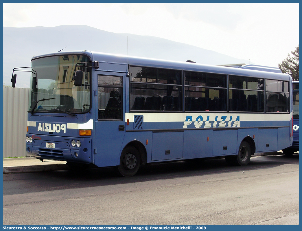 Polizia E9458
Polizia di Stato
Iveco Cacciamali 100e21
Parole chiave: PS;P.S.;Polizia;di;Stato;Pubblica;Sicurezza;Iveco;Cacciamali;100e21;E9458