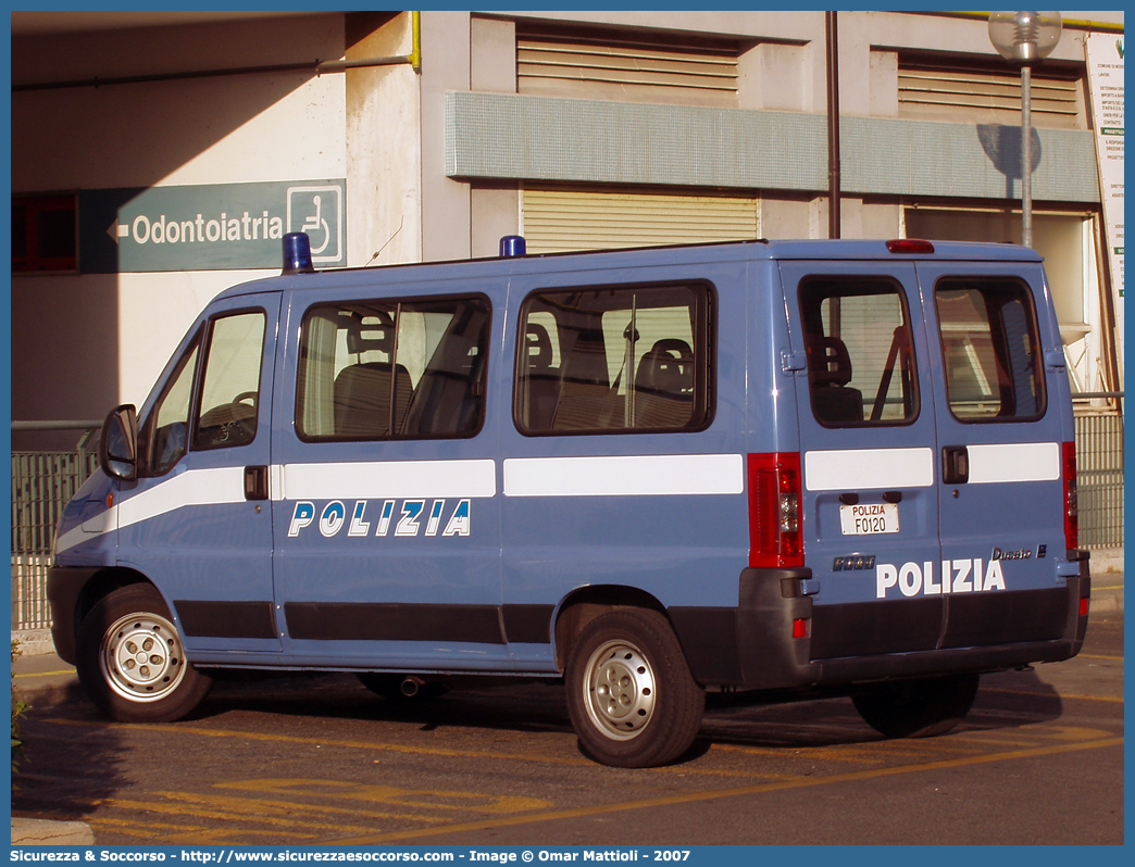 Polizia F0120
Polizia di Stato
Fiat Ducato II serie restyling
Parole chiave: PS;P.S.;Polizia;Stato;Pubblica;Sicurezza;Polizia di Stato;Fiat;Ducato;F0120