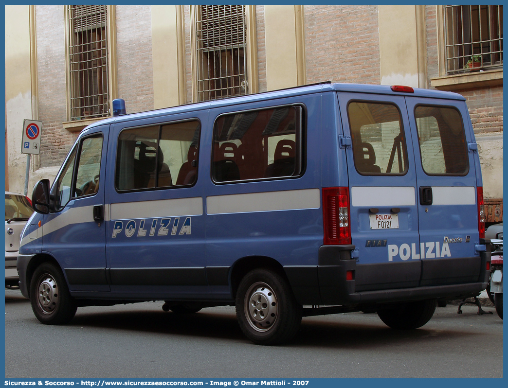 Polizia F0121
Polizia di Stato
Fiat Ducato II serie restyling
Parole chiave: PS;P.S.;Polizia;Stato;Pubblica;Sicurezza;Polizia di Stato;Fiat;Ducato;F0121