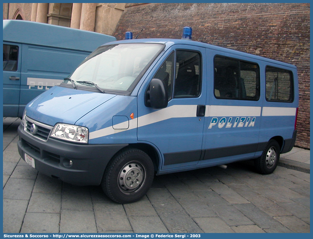 Polizia F0123
Polizia di Stato
Fiat Ducato II serie restyling
Parole chiave: PS;P.S.;Polizia;Stato;Pubblica;Sicurezza;Polizia di Stato;Fiat;Ducato;F0123