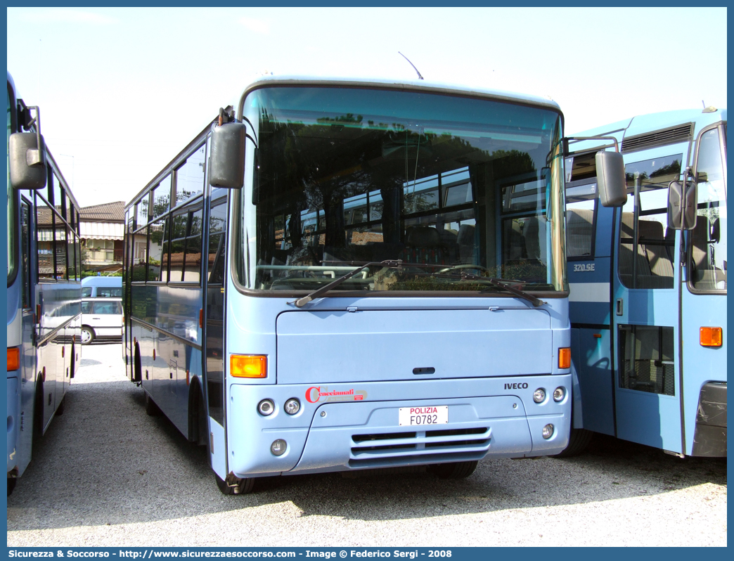 Polizia F0782
Polizia di Stato
Iveco Cacciamali 100e21
Parole chiave: PS;P.S.;Polizia;di;Stato;Pubblica;Sicurezza;Iveco;Cacciamali;100e21;F0782