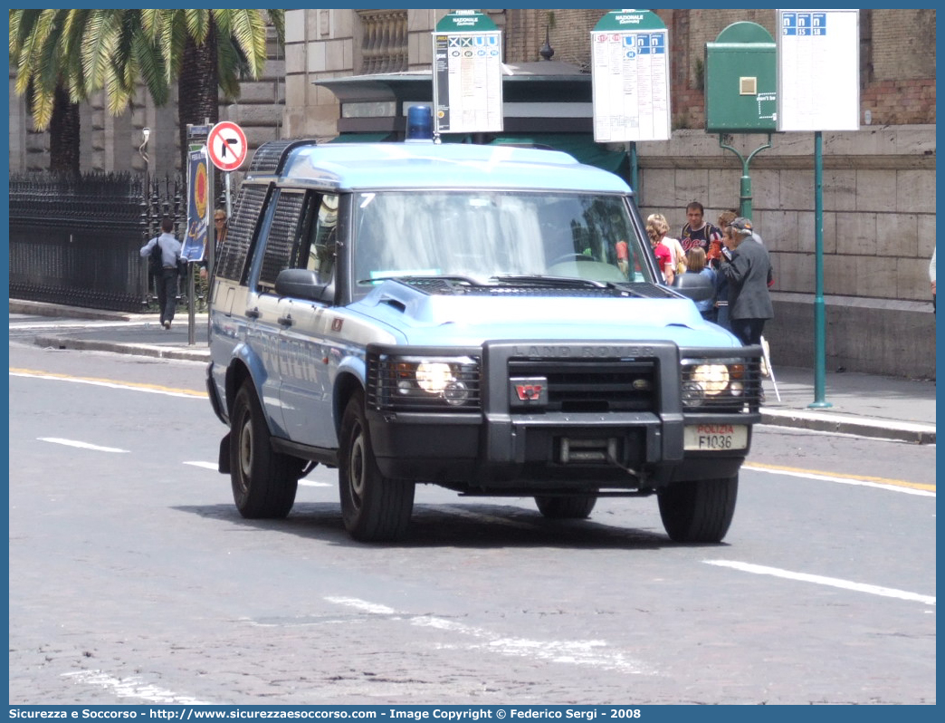 Polizia F1036
Polizia di Stato
Reparto Mobile
Land Rover Discovery II serie restyling
Allestitore Carrozzeria Marazzi S.p.A.
Parole chiave: PS;P.S.;Polizia;Polizia di Stato;Reparto Mobile;Fuoristrada;Land Rover;Discovery;Marazzi