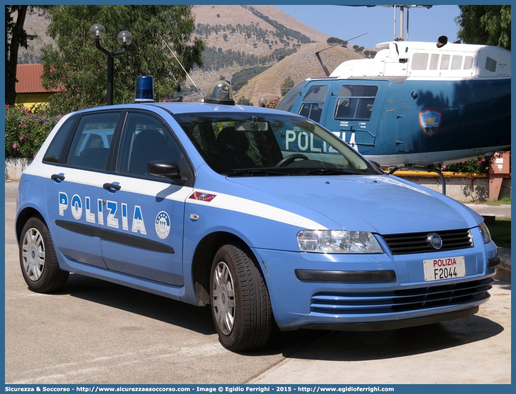 Polizia F2044
Polizia di Stato
Reparto Volo
Fiat Stilo II serie
Parole chiave: PS;P.S.;Polizia;di;Stato;Polizia;Reparto;Volo;Fiat;Stilo