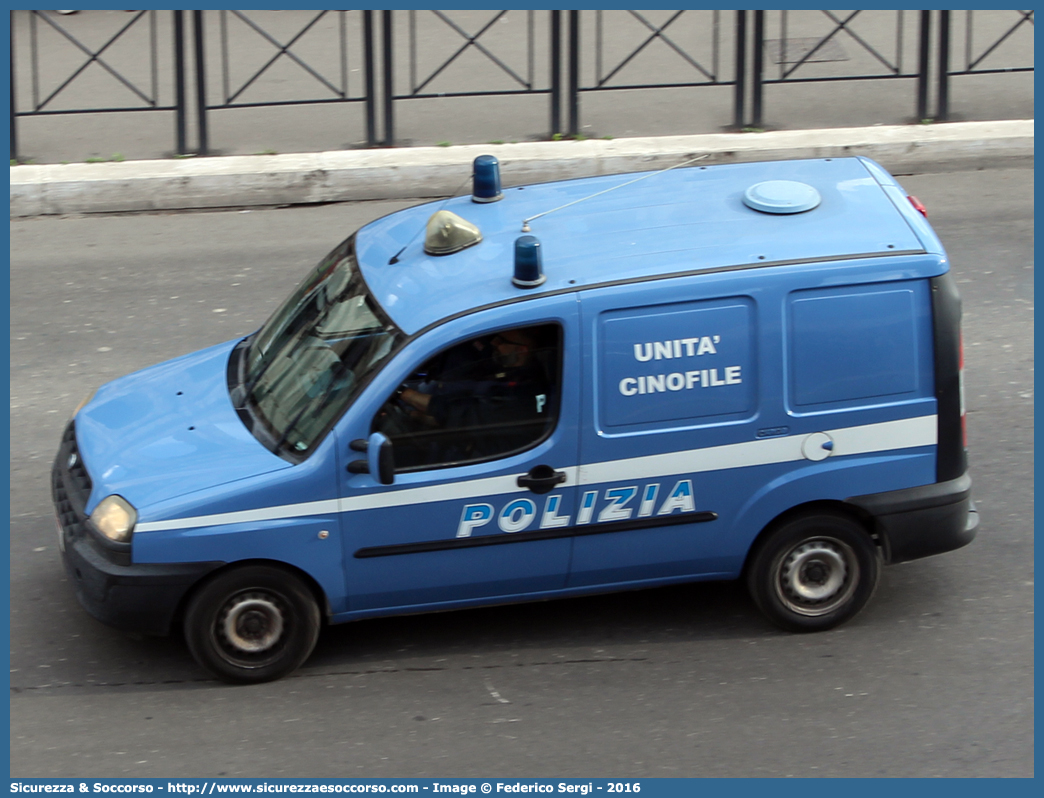 Polizia F3614
Polizia di Stato
Servizio Cinofili
Fiat Doblò I serie
Parole chiave: PS;P.S.;Polizia;di;Stato;Servizio;Cinofili;Fiat;Doblò;Doblo