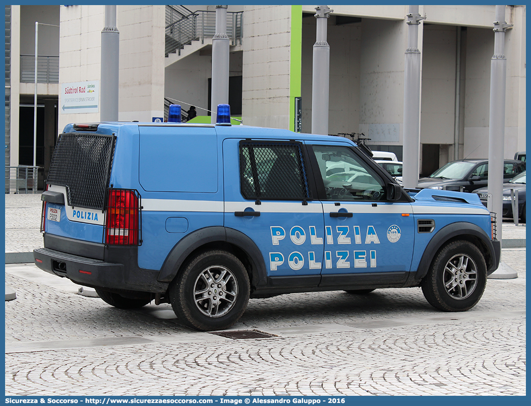 Polizia F5002
Polizia di Stato
Questura di Bolzano
Squadra Volante
Unità Operative di Pronto Intervento
Land Rover Discovery 3
Parole chiave: PS;P.S.;Polizia;di;Stato;Squadra;Volante;Land Rover;Discovery;Unità;Operative;Pronto;Intervento;UOPI;U.O.P.I.