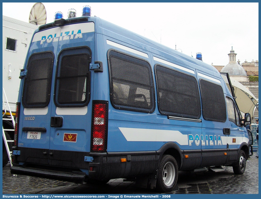 Polizia F7826
Polizia di Stato
Reparto Mobile
Iveco Daily 50C18 IV serie
Allestitore Sperotto S.p.A.
Parole chiave: PS;P.S.;Polizia;di;Stato;Reparto;Mobile;Ordine;Pubblico;Iveco;Daily;50C18;Sperotto