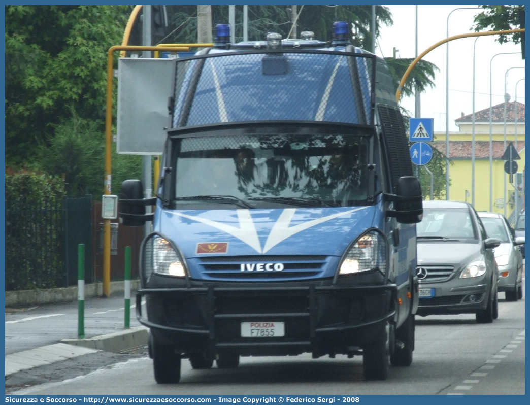 Polizia F7855
Polizia di Stato
Reparto Mobile
Iveco Daily 50C18 IV serie
Allestitore Sperotto S.p.A.
Parole chiave: PS;P.S.;Polizia;di;Stato;Reparto;Mobile;Ordine;Pubblico;Iveco;Daily;50C18;Sperotto