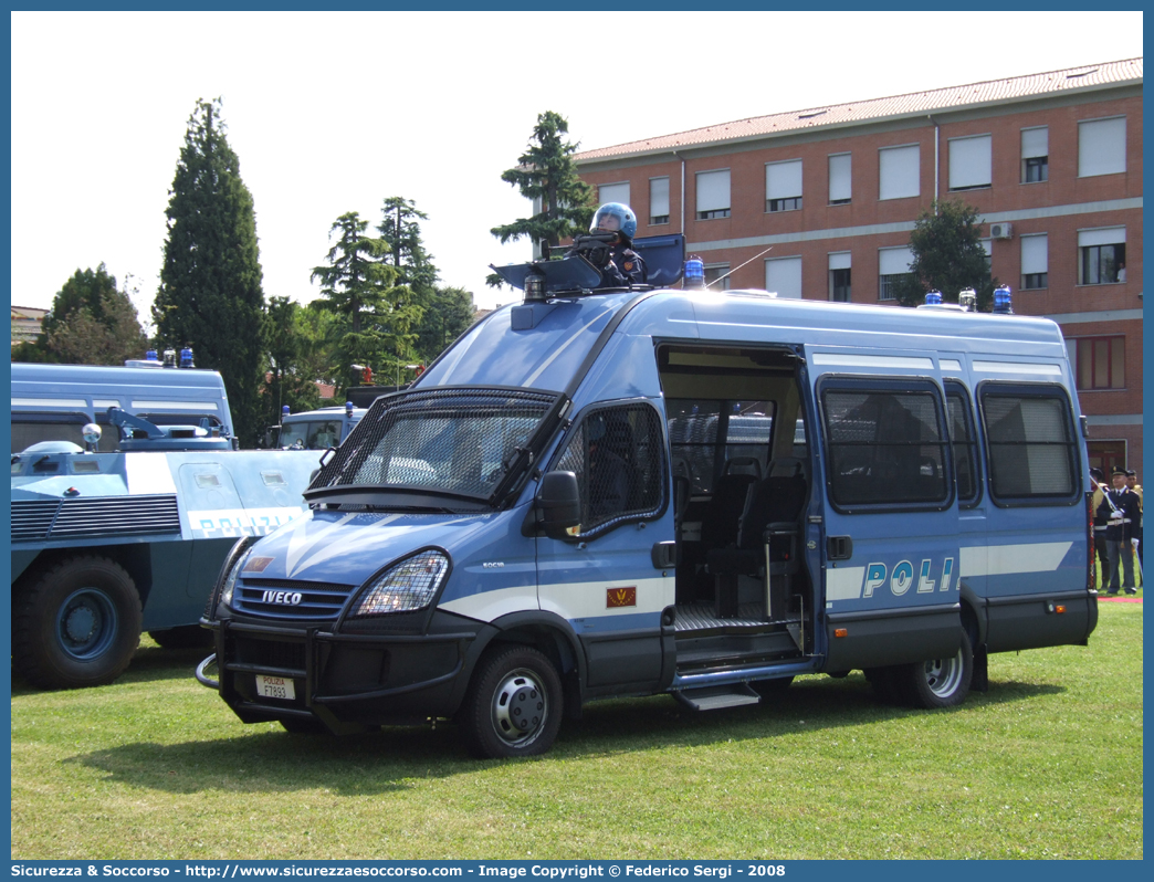 Polizia F7893
Polizia di Stato
Reparto Mobile
Iveco Daily 50C18 IV serie
Allestitore Sperotto S.p.A.
Parole chiave: PS;P.S.;Polizia;di;Stato;Reparto;Mobile;Ordine;Pubblico;Iveco;Daily;50C18;Sperotto