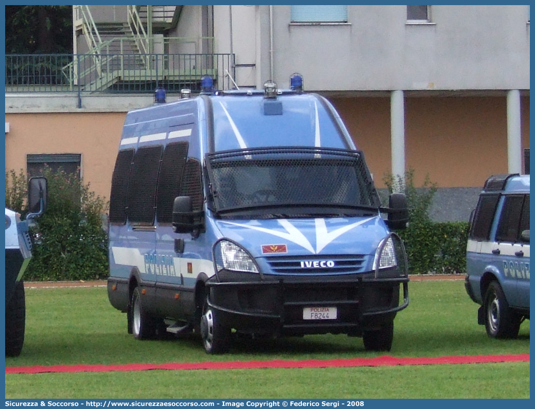 Polizia F8244
Polizia di Stato
Reparto Mobile
Iveco Daily 50C18 IV serie
Allestitore Sperotto S.p.A.
Parole chiave: PS;P.S.;Polizia;di;Stato;Reparto;Mobile;Ordine;Pubblico;Iveco;Daily;50C18;Sperotto