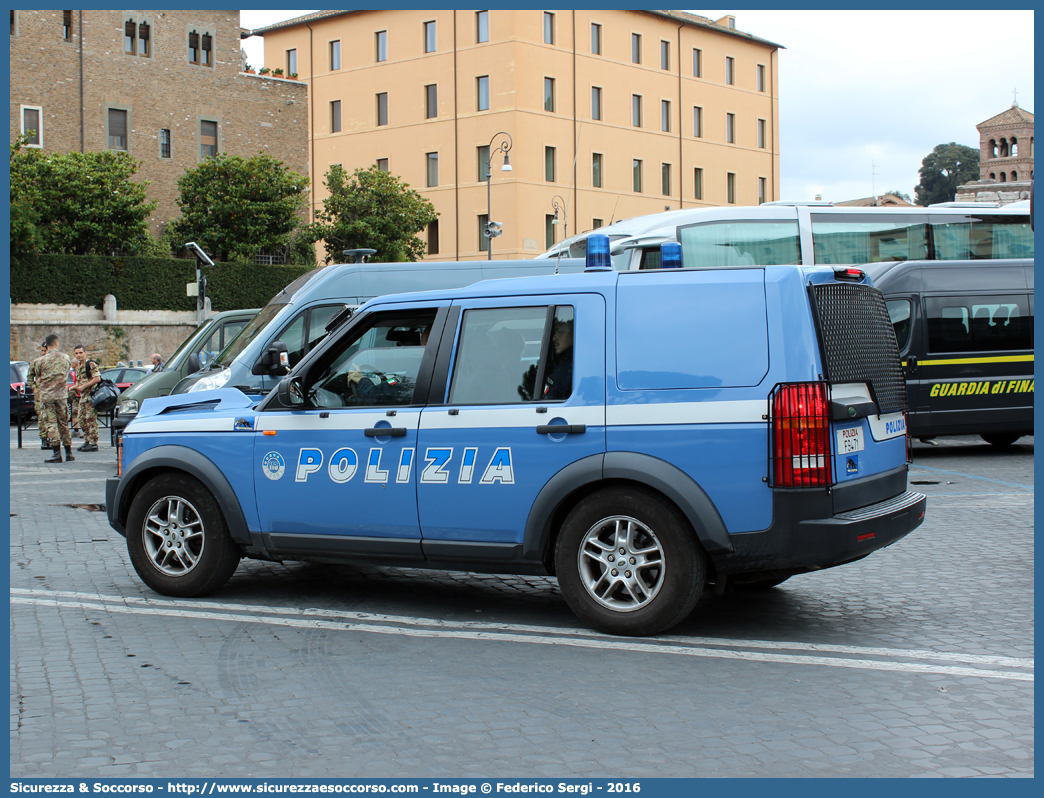 Polizia F9471
Polizia di Stato
Squadra Volante
Unità Operative di Primo Intervento
Land Rover Discovery 3
Parole chiave: PS;P.S.;Polizia;di;Stato;Squadra;Volante;Land Rover;Discovery;Unità;Operative;Primo;Intervento;UOPI;U.O.P.I.