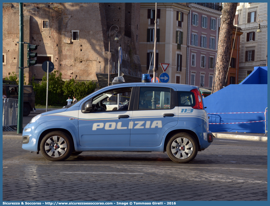 Polizia H9802
Polizia di Stato
Fiat Nuova Panda II serie
Allestitore Nuova Carrozzeria Torinese S.r.l.
(I fornitura)
Parole chiave: PS;P.S.;Polizia;di;Stato;Polizia;Fiat;Nuova;Panda;Nuova;Carrozzeria;Torinese