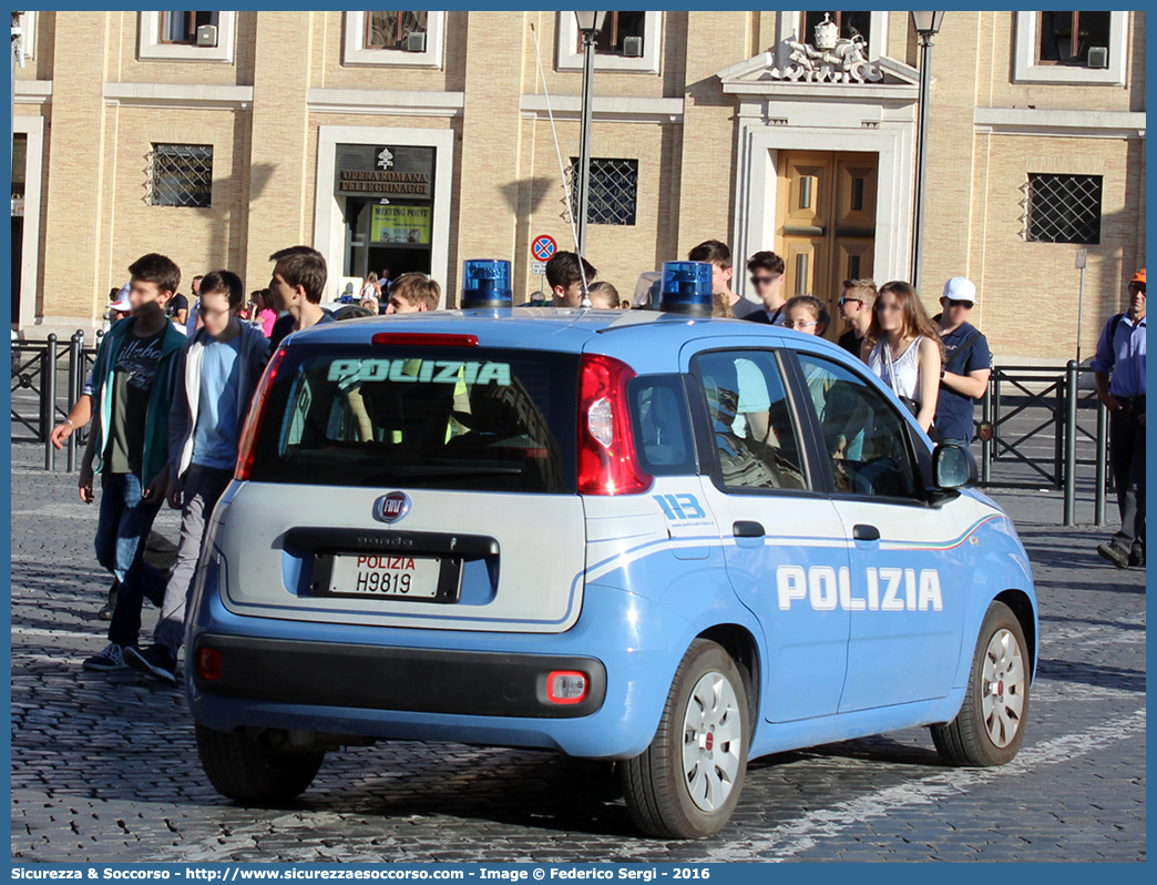 Polizia H9819
Polizia di Stato
Fiat Nuova Panda II serie
Allestitore Nuova Carrozzeria Torinese S.r.l.
(I fornitura)
Parole chiave: PS;P.S.;Polizia;di;Stato;Polizia;Fiat;Nuova;Panda;Nuova;Carrozzeria;Torinese