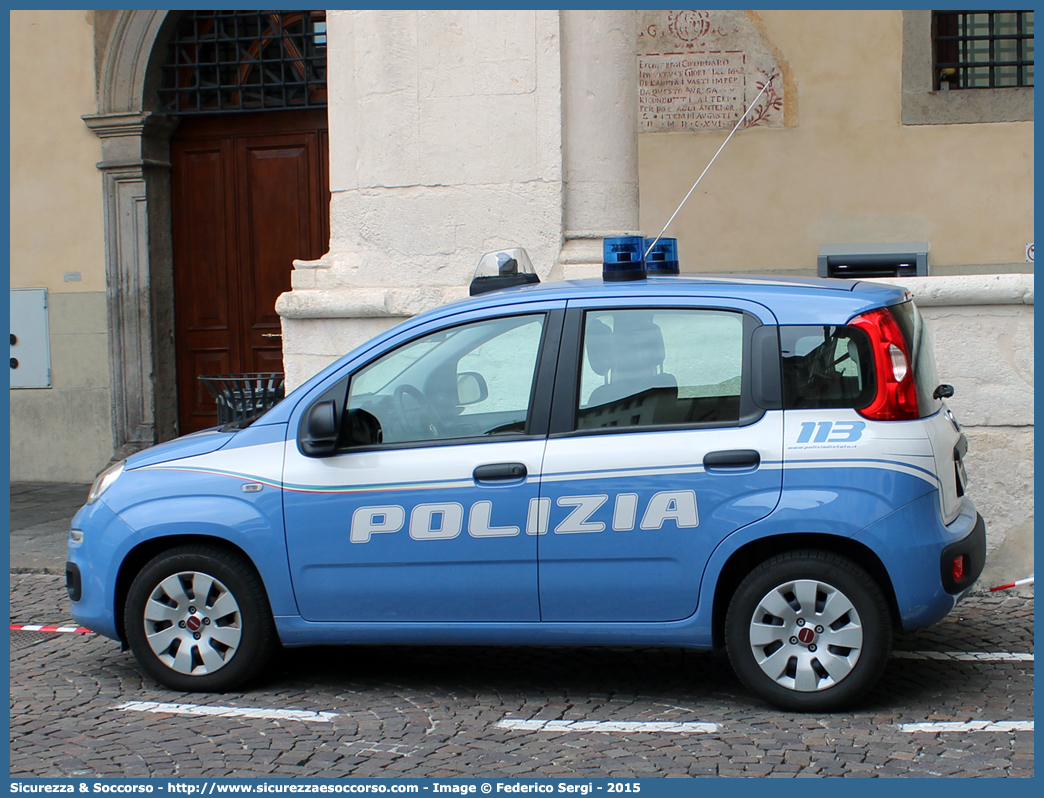 Polizia H9873
Polizia di Stato
Fiat Nuova Panda II serie
Allestitore Nuova Carrozzeria Torinese S.r.l.
(I fornitura)
Parole chiave: PS;P.S.;Polizia;di;Stato;Polizia;Fiat;Nuova;Panda;Nuova;Carrozzeria;Torinese