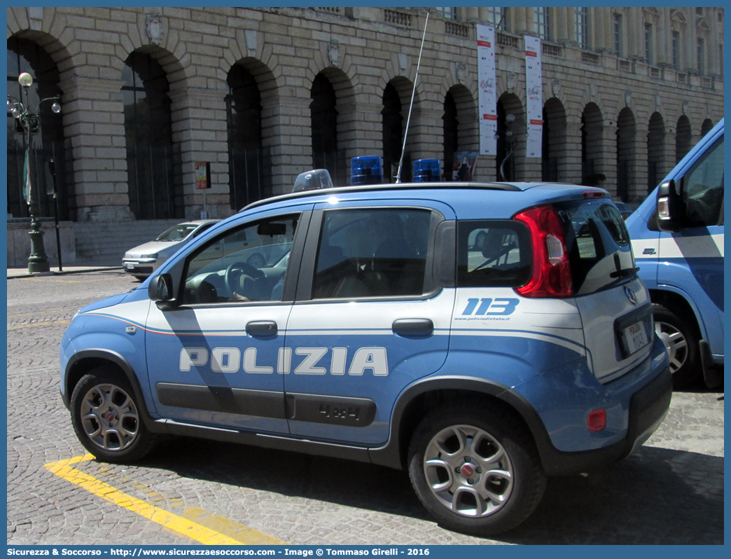 Polizia M1043
Polizia di Stato
Fiat Nuova Panda 4x4 II serie
Allestitore Nuova Carrozzeria Torinese S.r.l.
(II fornitura)
Parole chiave: Polizia di Stato;Polizia;PS;Fiat;Nuova Panda;4x4;4 x 4;NCT;N.C.T.;Nuova Carrozzeria Torinese