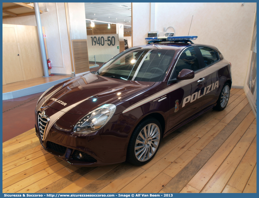 -
Polizia di Stato
Squadra Volante
Alfa Romeo Nuova Giulietta
I serie
Parole chiave: PS;P.S.;Polizia;Stato;Polizia di Stato;Squadra;Volante;Alfa Romeo;Nuova;Giulietta