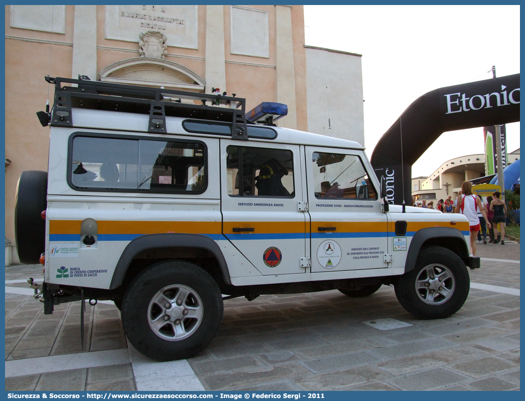 -
Protezione Civile
Gruppo Radio Piovese
Land Rover Defender 110 
Parole chiave: PC;P.C.;Protezione Civile;Gruppo;Radio;Piovese;Land Rover;Defender;110