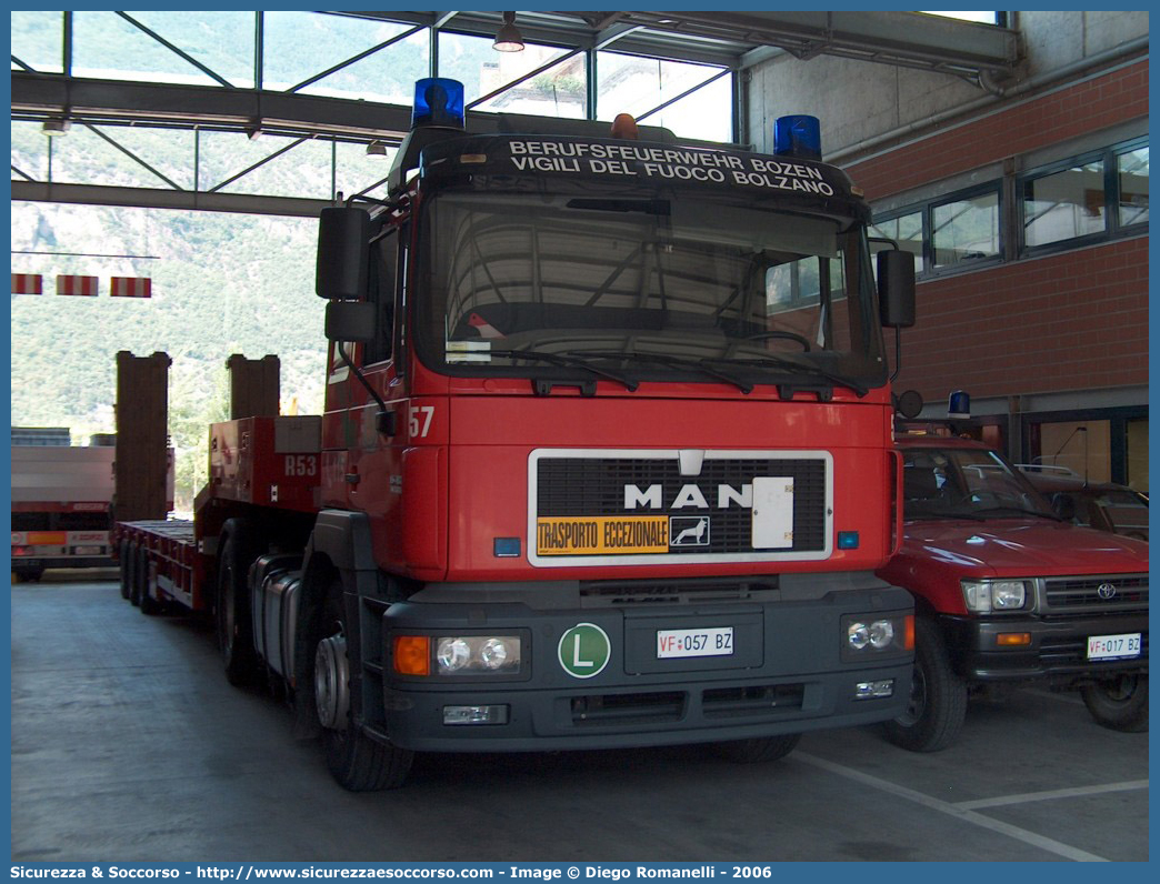 VF 057 BZ
Corpo Permanente dei Vigili del Fuoco Bolzano
Berufsfeuerwehr Bozen
MAN F2000 26.463
Parole chiave: VF;VFV;V.F.;V.F.V.;Vigili;Fuoco;Corpo;Permanente;Berufsfeuerwehr;Bolzano;Bozen;MAN;F2000;26.463