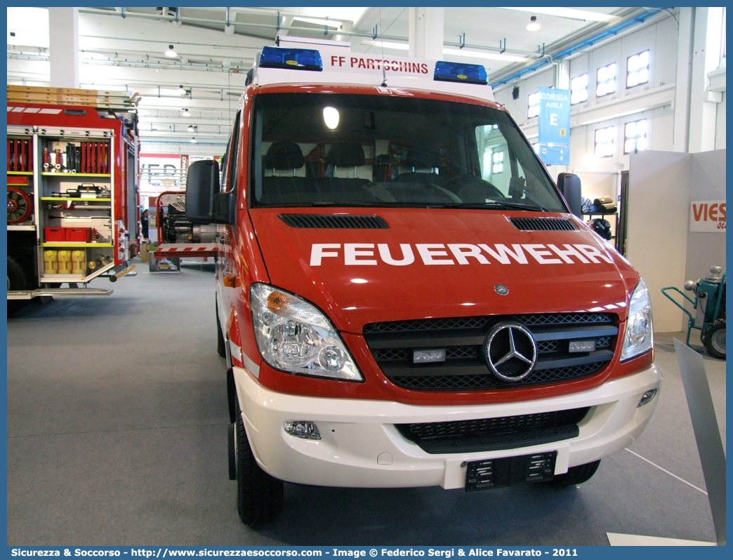 -
Vigili del Fuoco Volontari Parcines
Freiwillige Feuerwehr Partschins
Mercedes-Benz Sprinter II serie
Allestitore Kofler Fahrzeugbau S.n.c.

Parole chiave: VF;VFV;V.F.;V.F.V.;Vigili;Fuoco;Volontari;Freiwillige;Feuerwehr;Parcines;Partschins;Mercedes;Benz;Sprinter;Kofler;Fahrzeugbau