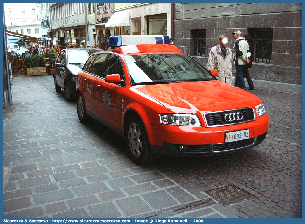 VF 002 BZ
Corpo Permanente dei Vigili del Fuoco Bolzano
Berufsfeuerwehr Bozen
Audi A4 Avant III serie
Parole chiave: VF;VFV;V.F.;V.F.V.;Vigili;Fuoco;Corpo;Permanente;Berufsfeuerwehr;Bolzano;Bozen;Audi;A4;Avant