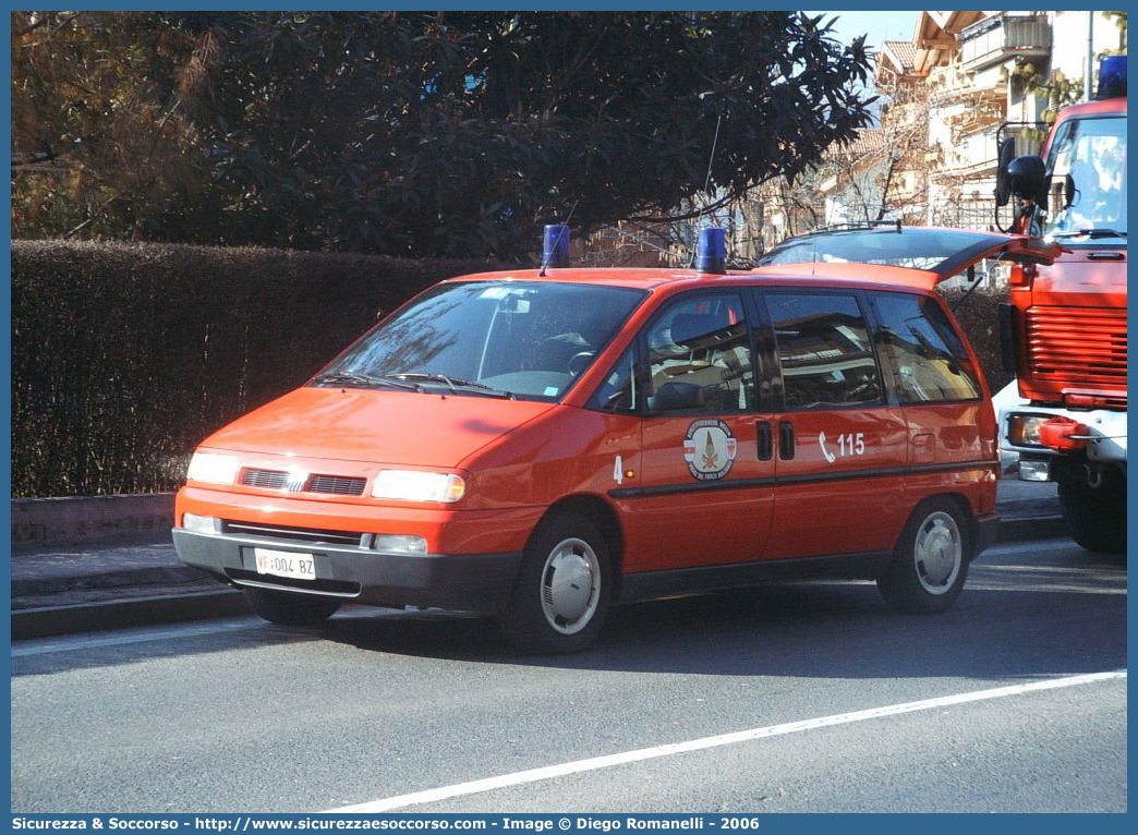 VF 004 BZ
Corpo Permanente dei Vigili del Fuoco Bolzano
Berufsfeuerwehr Bozen
Fiat Ulysse I serie
Parole chiave: VF;VFV;V.F.;V.F.V.;Vigili;Fuoco;Corpo;Permanente;Berufsfeuerwehr;Bolzano;Bozen;Fiat;Ulysse