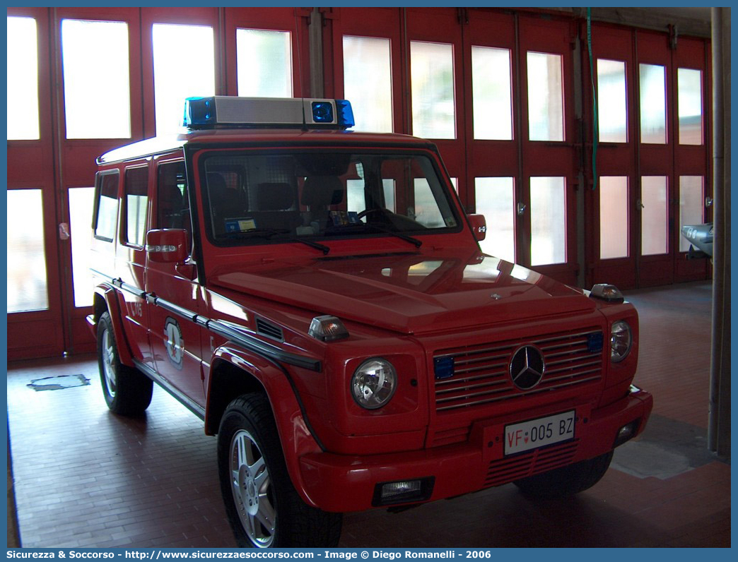 VF 005 BZ
Corpo Permanente dei Vigili del Fuoco Bolzano
Berufsfeuerwehr Bozen
Mercedes-Benz Classe G II serie
Parole chiave: VF;VFV;V.F.;V.F.V.;Vigili;Fuoco;Corpo;Permanente;Berufsfeuerwehr;Bolzano;Bozen;Mercedes;Benz;Classe;G