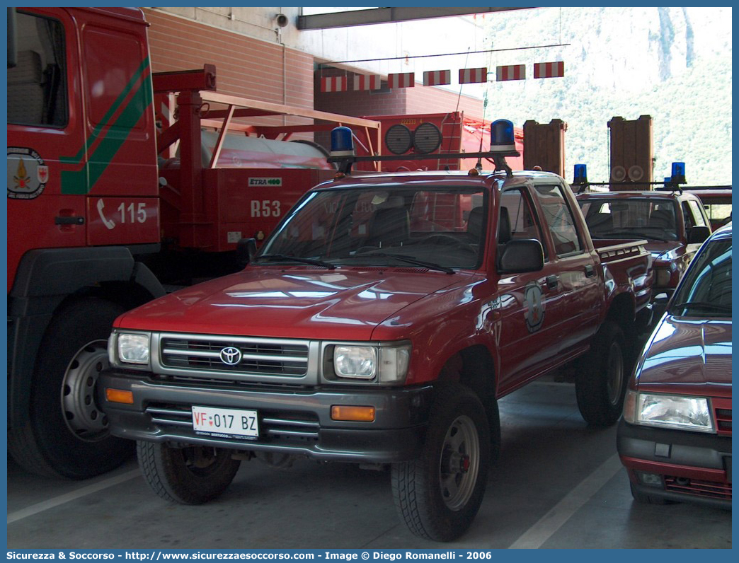 VF 017 BZ
Corpo Permanente dei Vigili del Fuoco Bolzano
Berufsfeuerwehr Bozen
Toyota Hilux V serie
Parole chiave: VF;VFV;V.F.;V.F.V.;Vigili;Fuoco;Corpo;Permanente;Berufsfeuerwehr;Bolzano;Bozen;Toyota;Hilux