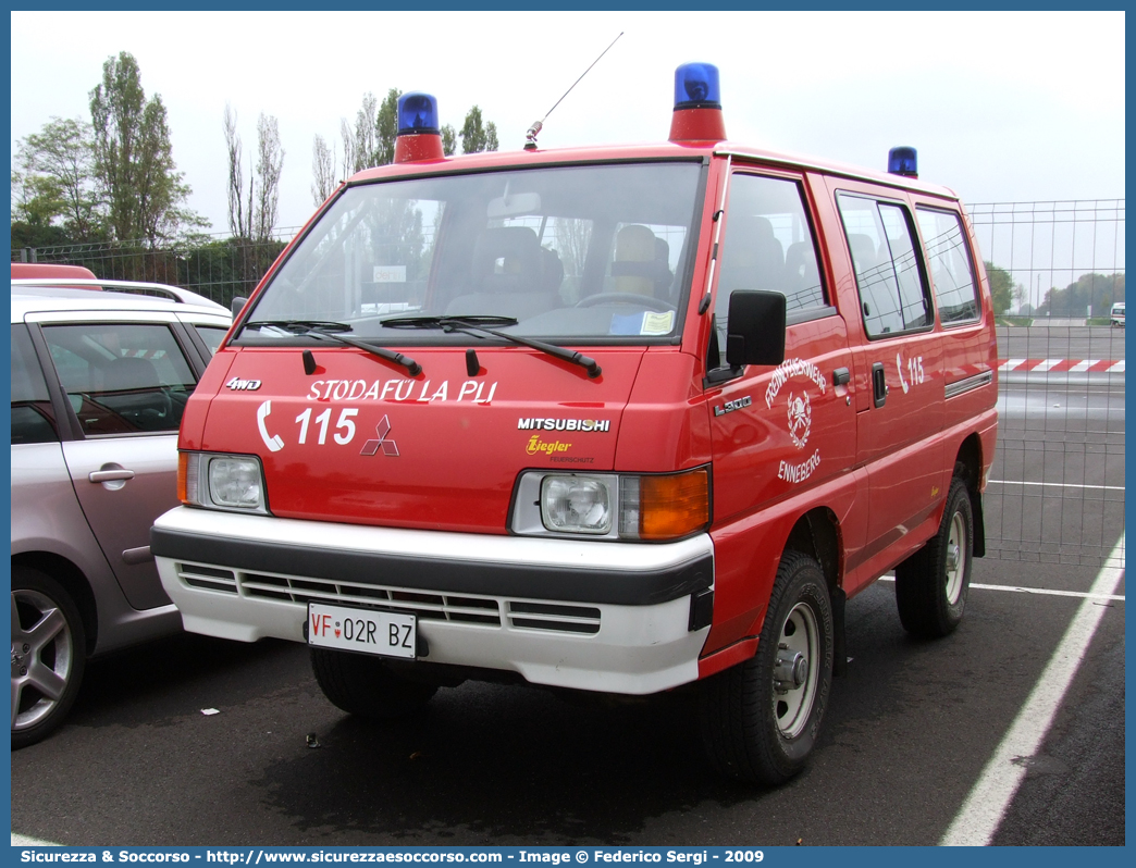 VF 02R BZ
Vigili del Fuoco Volontari Pieve di Marebbe
Freiwillige Feuerwehr Enneberg
Mitsubishi L300
Allestitore Ziegler Italiana GmbH
Parole chiave: VF;VFV;V.F.;V.F.V.;Vigili;Fuoco;Volontari;Freiwillige;Feuerwehr;Pieve;Marebbe;Enneberg;Mitsubishi;L300;Ziegler