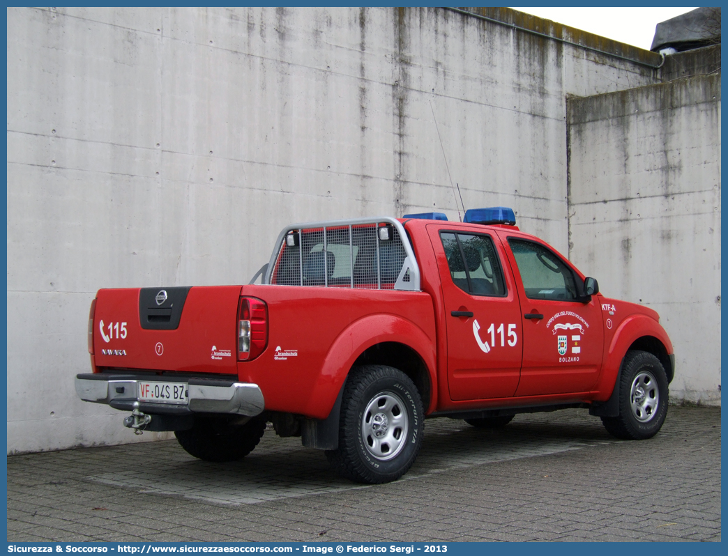 VF 04S BZ
Vigili del Fuoco Volontari Bolzano
Freiwillige Feuerwehr Bozen
Nissan Navara II serie
Allestitore Brandschutz S.r.l.
Parole chiave: VF;VFV;V.F.;V.F.V.;Vigili;Fuoco;Volontari;Freiwillige;Feuerwehr;Bolzano;Bozen;Nissan;Navara;Brandschutz