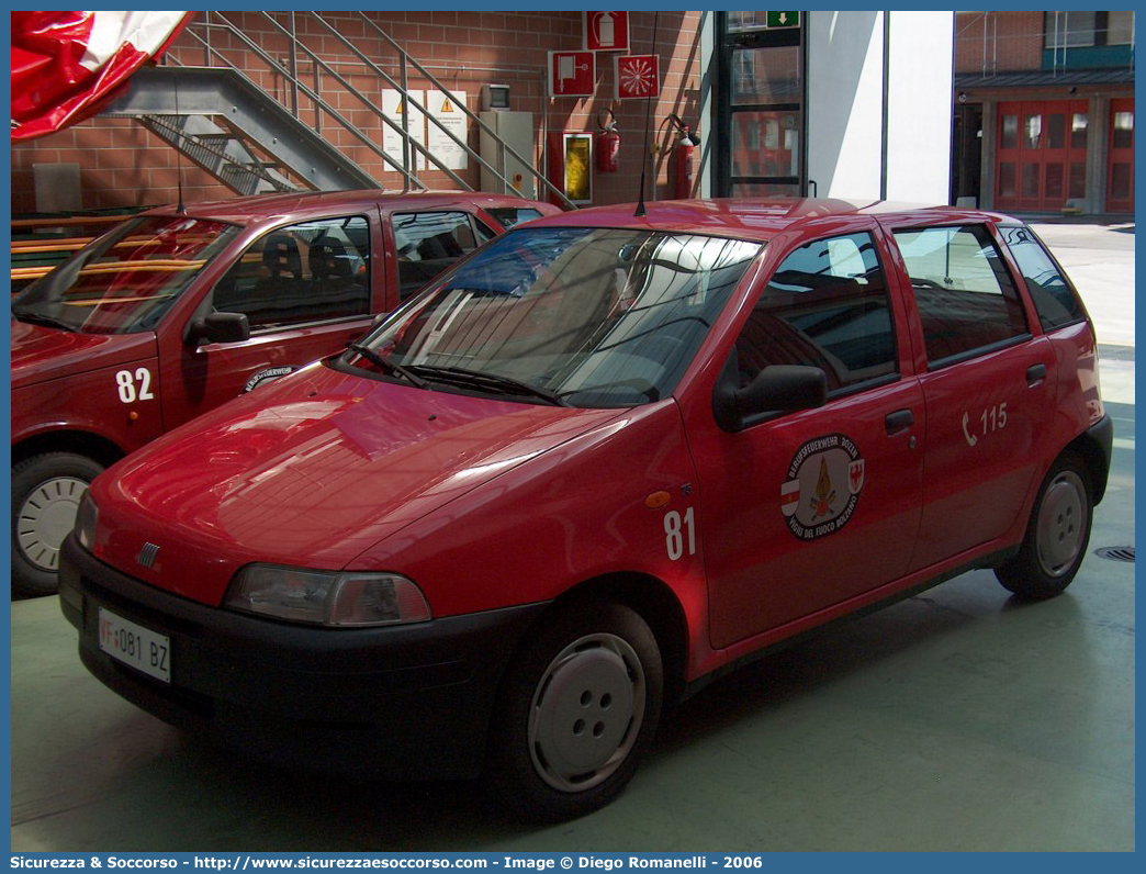 VF 081 BZ
Corpo Permanente dei Vigili del Fuoco Bolzano
Berufsfeuerwehr Bozen
Fiat Punto I serie
Parole chiave: VF;VFV;V.F.;V.F.V.;Vigili;Fuoco;Corpo;Permanente;Berufsfeuerwehr;Bolzano;Bozen;Fiat;Punto