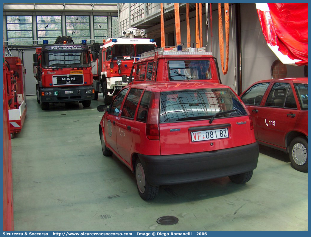 VF 081 BZ
Corpo Permanente dei Vigili del Fuoco Bolzano
Berufsfeuerwehr Bozen
Fiat Punto I serie
Parole chiave: VF;VFV;V.F.;V.F.V.;Vigili;Fuoco;Corpo;Permanente;Berufsfeuerwehr;Bolzano;Bozen;Fiat;Punto