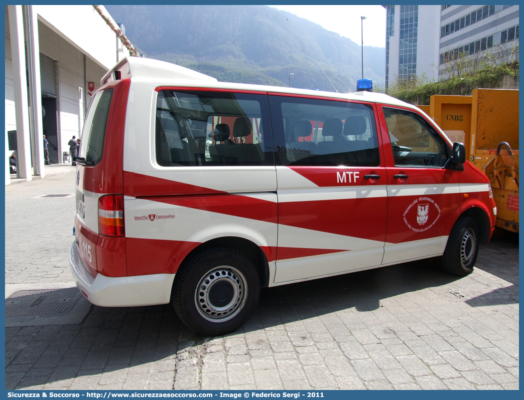 VF 08M BZ
Vigili del Fuoco Volontari Merano
Freiwillige Feuerwehr Meran
Volkswagen Transporter T5
Parole chiave: VF;VFV;V.F.;V.F.V.;Vigili;Fuoco;Volontari;Freiwillige;Feuerwehr;Merano;Meran;Volkswagen;Transporter;T5