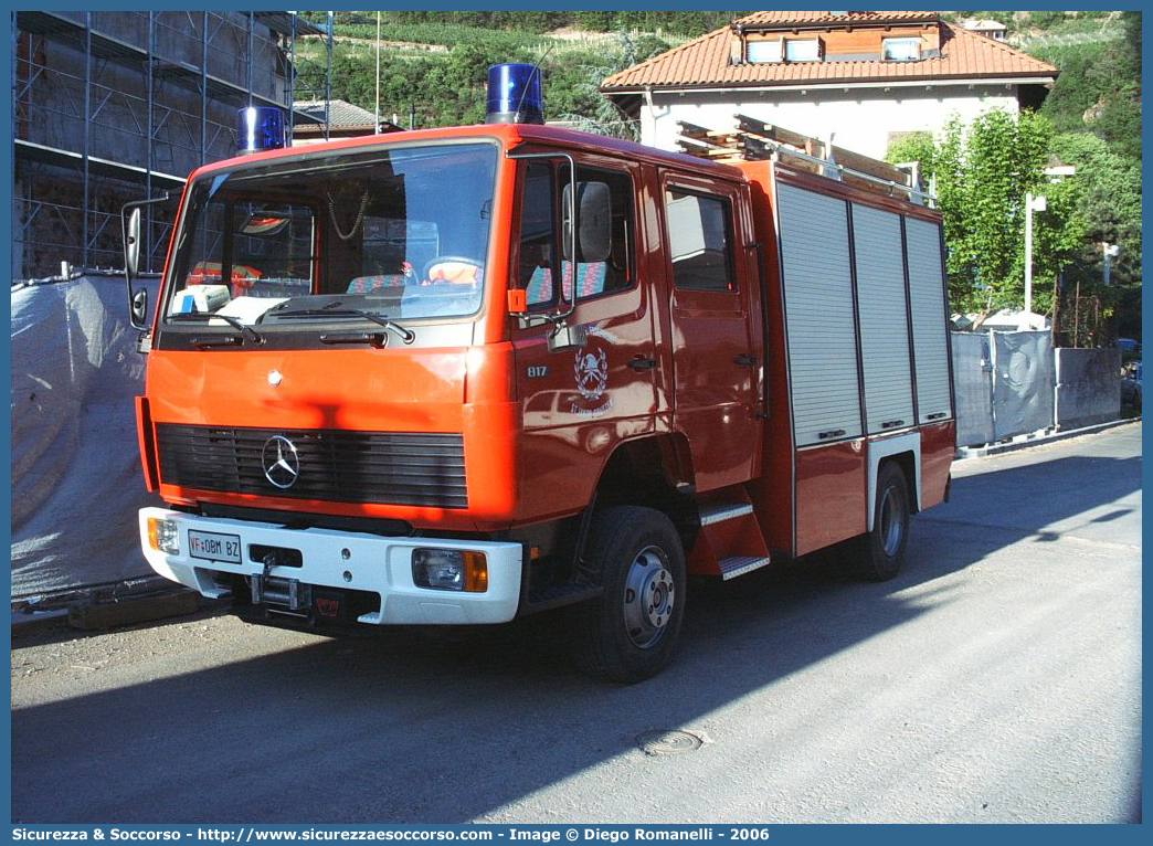 VF 0BM BZ
Vigili del Fuoco Volontari San Giacomo Agruzzo
Freiwillige Feuerwehr St. Jacob Grutzen
Mercedes-Benz 817 
Parole chiave: VF;VFV;V.F.;V.F.V.;Vigili;Fuoco;Volontari;Freiwillige;Feuerwehr;San Giacomo;Agruzzo;St;Jacob;Grutzen;Mercedes;Benz;817