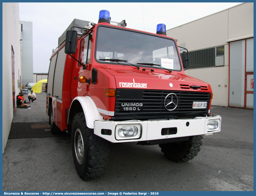 VF 0JY BZ
Vigili del Fuoco Volontari San Pietro-Laion
Freiwillige Feuerwehr St. Peter-Lajen
Mercedes-Benz Unimog 1550L
Allestitore Rosenbauer International AG.
Parole chiave: VF;VFV;V.F.;V.F.V.;Vigili;Fuoco;Volontari;Freiwillige;Feuerwehr;San Pietro;Laion;St;Peter;Lajen;Mercedes;Benz;Unimog;1550L;Rosenbauer;International