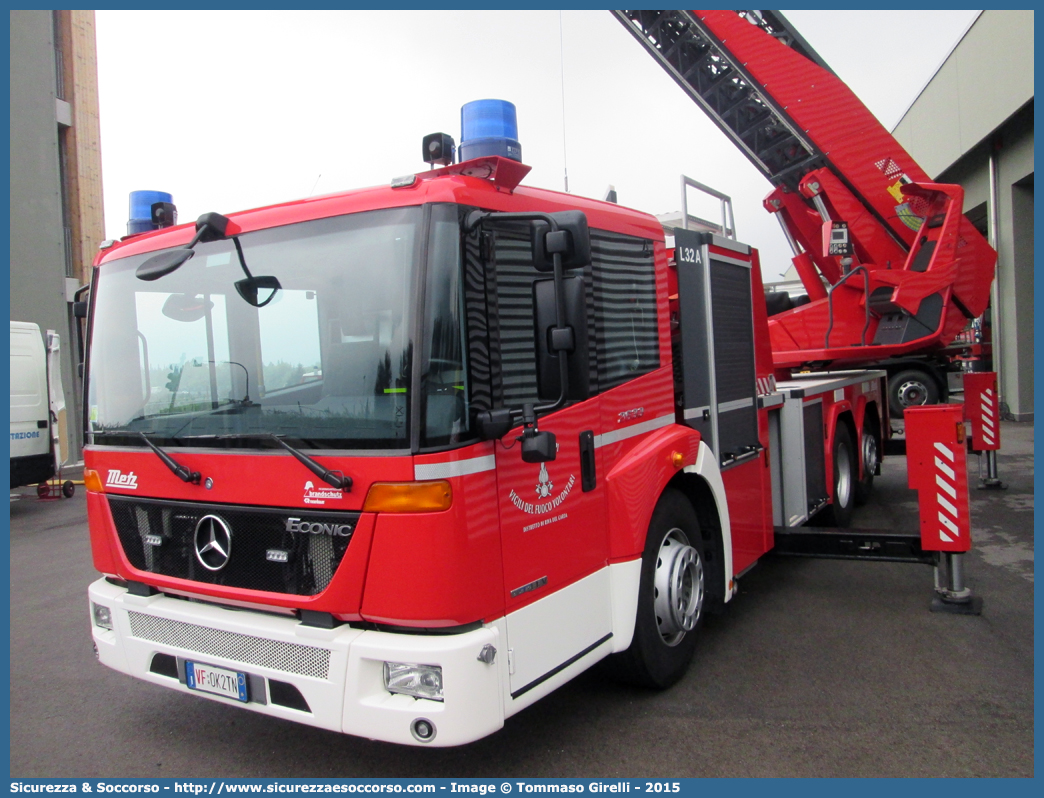 VF 0K2TN
Corpo Vigili del Fuoco Volontari Arco
Mercedes Benz 2633 Econic
Allestitore Brandschutz GmbH
Rosenbauer International A.G.
Parole chiave: VF;V.F.;Vigili;del;Fuoco;Volontari;Arco;Mercedes;Benz;2633;Econic;Brandschutz;Rosenbauer