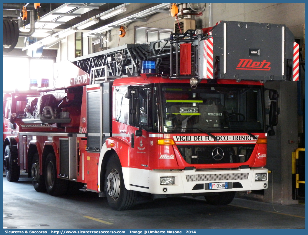 VF 0K3TN
Corpo Permanente dei Vigili del Fuoco Trento
Mercedes-Benz Econic 2633 II serie
Allestitore Metz Werke GmbH
Parole chiave: VF;V.F.;Vigili del Fuoco;Vigili;Fuoco;Corpo;Permanente;Trento;Mercedes;Benz;Econic;2633