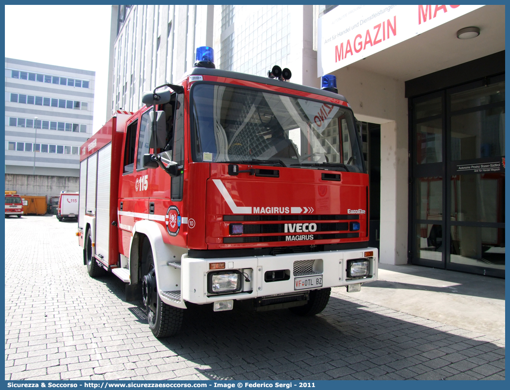 VF 0TL BZ
Vigili del Fuoco Volontari Gries
Freiwillige Feuerwehr Gries
Iveco Magirus EuroFire 150E27 I serie
Parole chiave: VF;VFV;V.F.;V.F.V.;Vigili;Fuoco;Volontari;Freiwillige;Feuerwehr;Gries;Iveco;Magirus;EuroFire;150E27