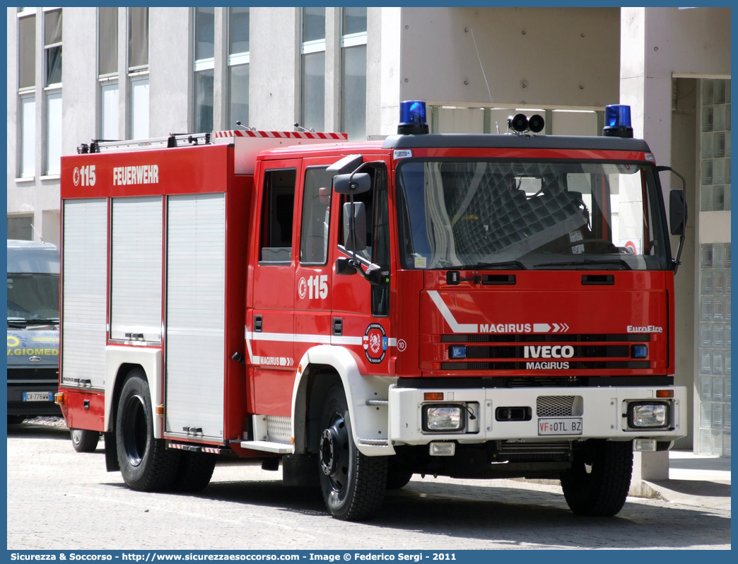 VF 0TL BZ
Vigili del Fuoco Volontari Gries
Freiwillige Feuerwehr Gries
Iveco Magirus EuroFire 150E27 I serie
Parole chiave: VF;VFV;V.F.;V.F.V.;Vigili;Fuoco;Volontari;Freiwillige;Feuerwehr;Gries;Iveco;Magirus;EuroFire;150E27