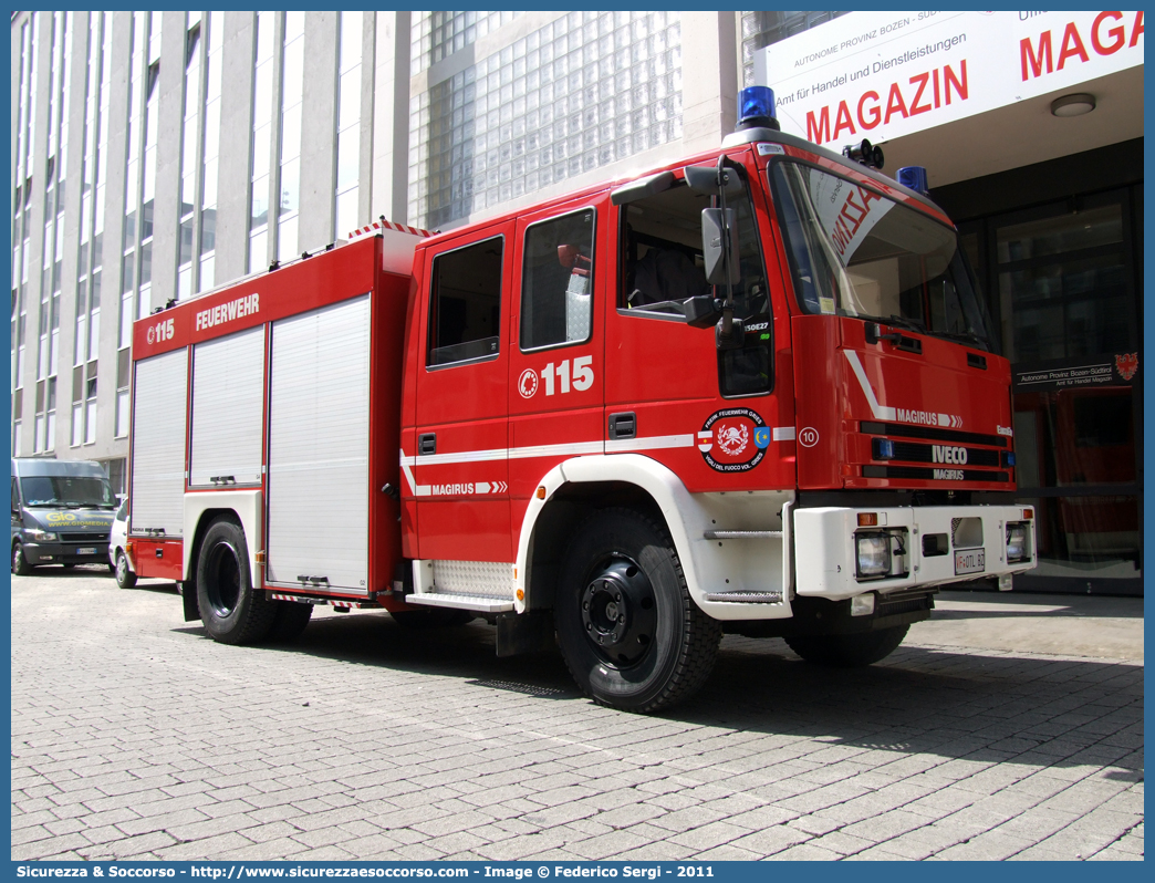 VF 0TL BZ
Vigili del Fuoco Volontari Gries
Freiwillige Feuerwehr Gries
Iveco Magirus EuroFire 150E27 I serie
Parole chiave: VF;VFV;V.F.;V.F.V.;Vigili;Fuoco;Volontari;Freiwillige;Feuerwehr;Gries;Iveco;Magirus;EuroFire;150E27