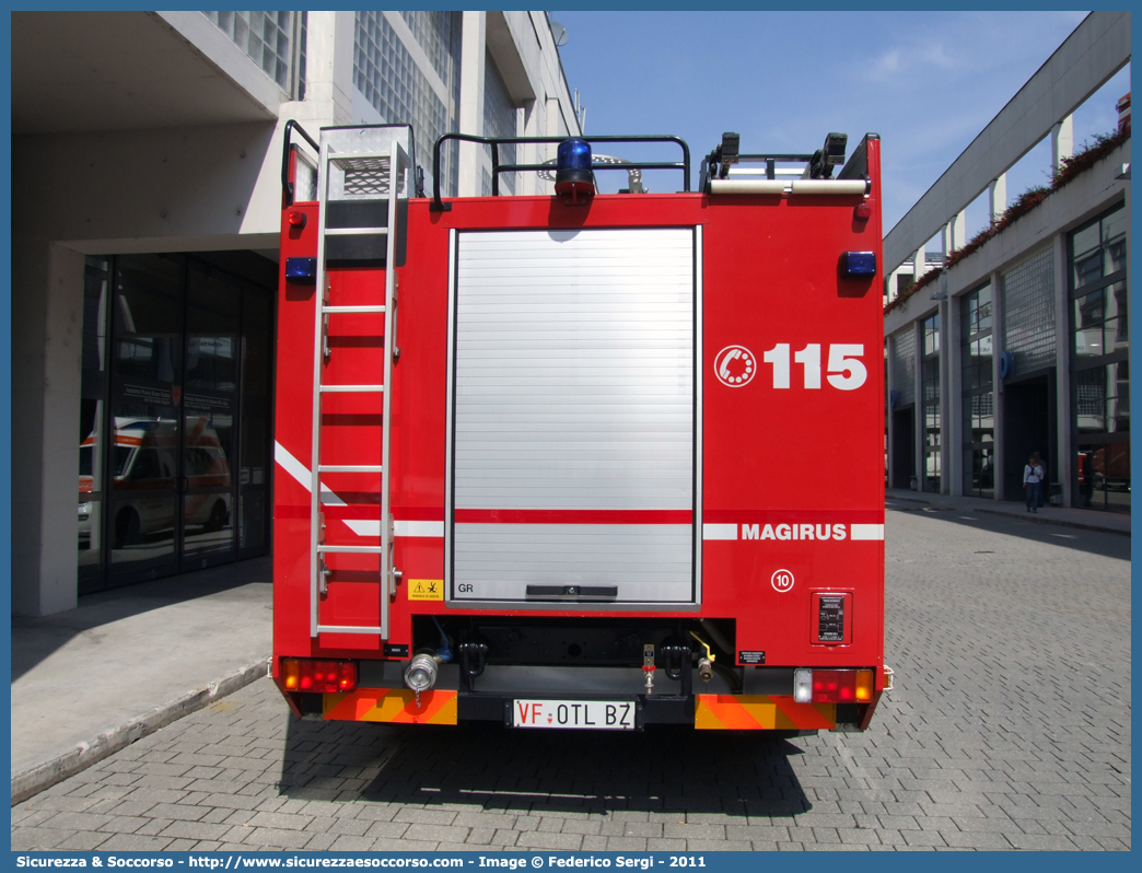 VF 0TL BZ
Vigili del Fuoco Volontari Gries
Freiwillige Feuerwehr Gries
Iveco Magirus EuroFire 150E27 I serie
Parole chiave: VF;VFV;V.F.;V.F.V.;Vigili;Fuoco;Volontari;Freiwillige;Feuerwehr;Gries;Iveco;Magirus;EuroFire;150E27